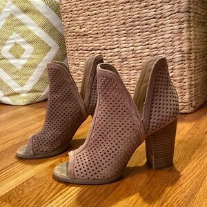 Lucky Brand Larise Perforated Tan Suede Bootie. Size 7.5
